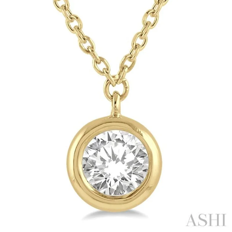 1/10 ctw Round Cut Diamond Necklace in 14K Yellow Gold