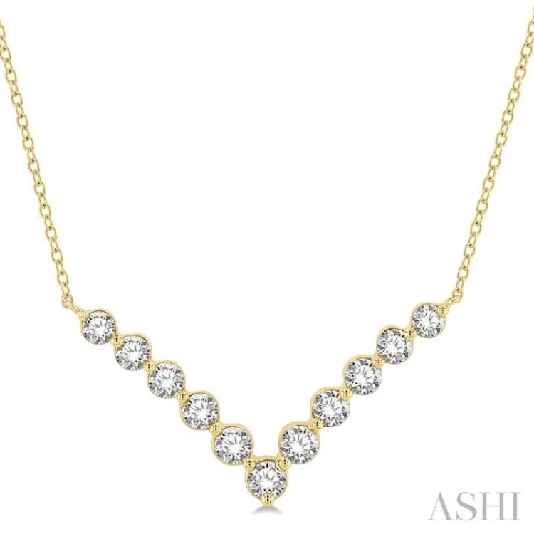 1 Ctw Chevron Round Cut Diamond Necklace in 14K Yellow Gold