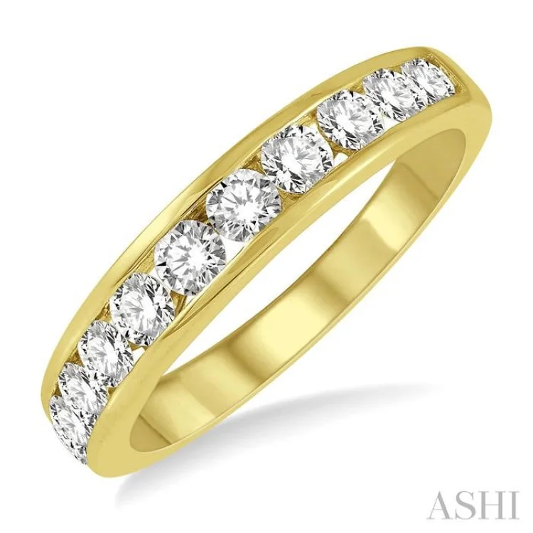 3/4 ctw Channel Set 11Stones Round Cut Diamond Wedding Band in 14K Yellow Gold