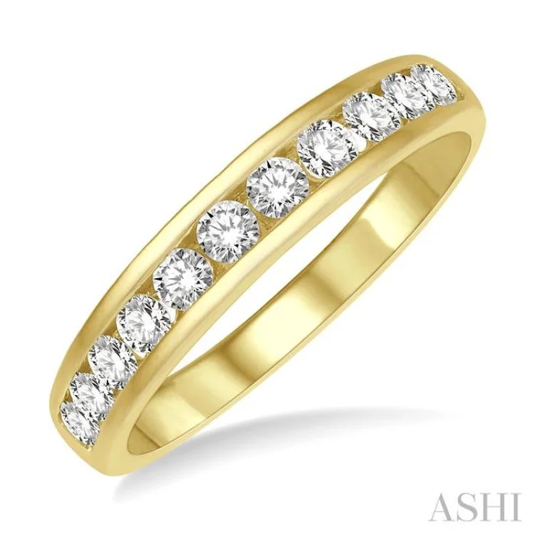 1/2 ctw Channel Set 11Stones Round Cut Diamond Wedding Band in 14K Yellow Gold