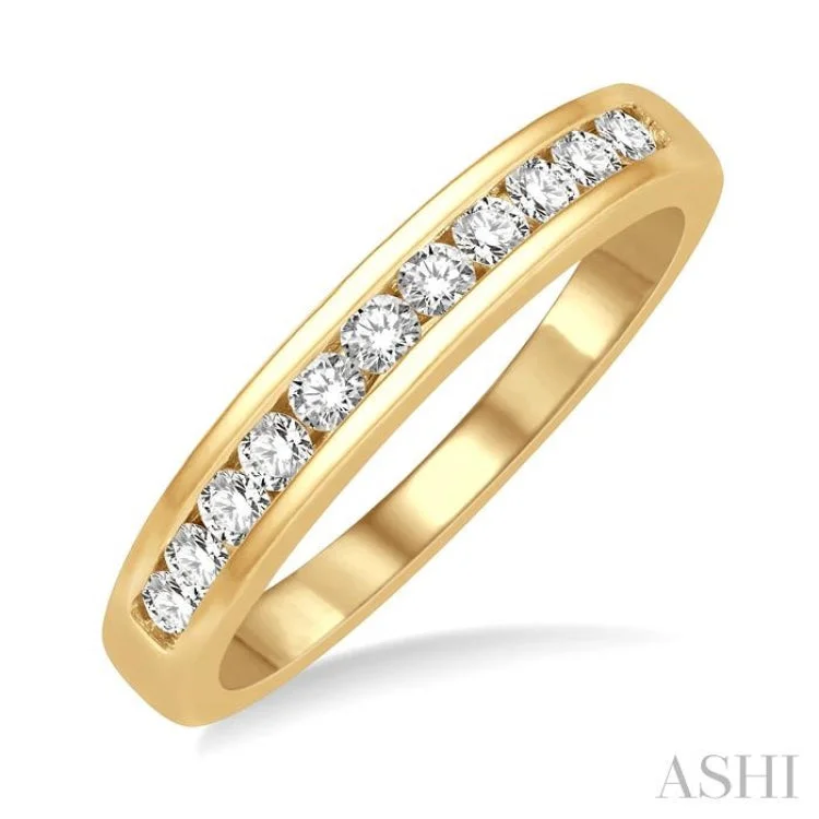 1/3 ctw Channel Set 11Stones Round Cut Diamond Wedding Band in 14K Yellow Gold