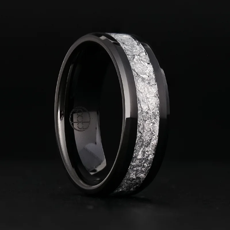 Silver Leaf Ring on Black Ceramic | Full Channel